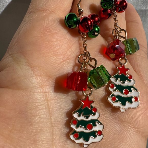 ✨ Christmas Tree Drop Earrings – Red & Green Beaded Dangle Holiday Jewelry - Picture 5 of 5